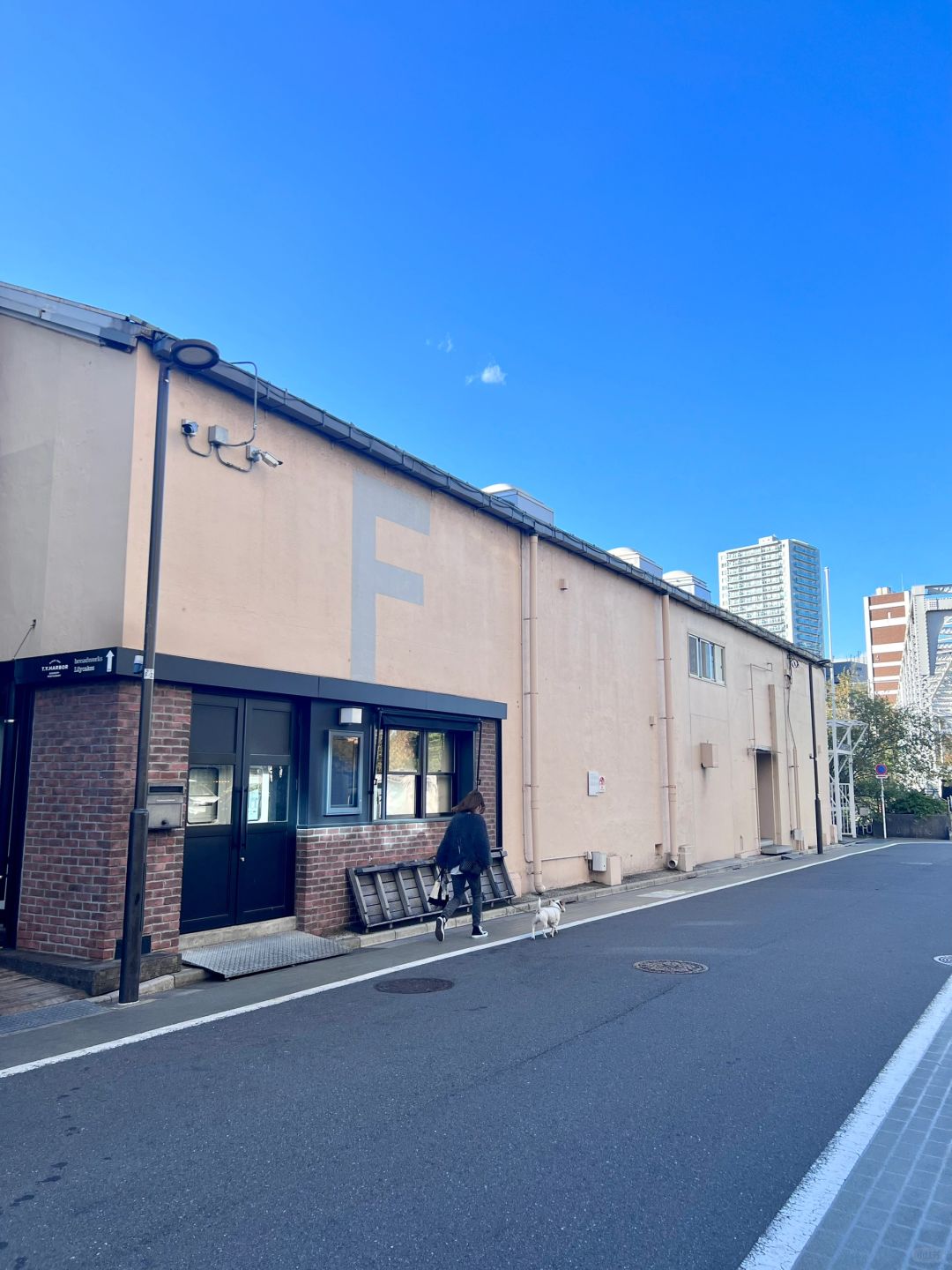 Tokyo-Breadworks x Lily Cakes, Shinagawa, Tokyo, a cafe with beautiful view on the canal