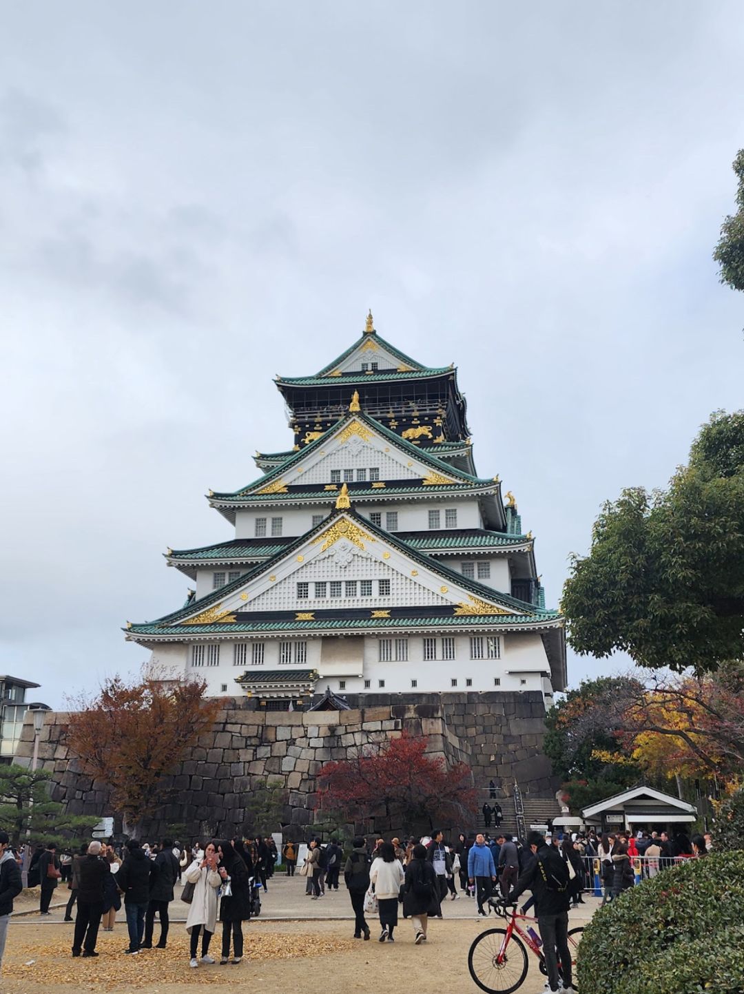 Osaka-Guide to visiting Osaka Castle Park: You can't see maple leaves or cherry blossoms here