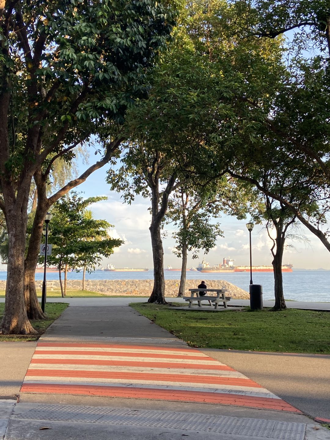 Singapore-Singapore's East Coast Beach Park, forget all your worries, it turns out romance can be free