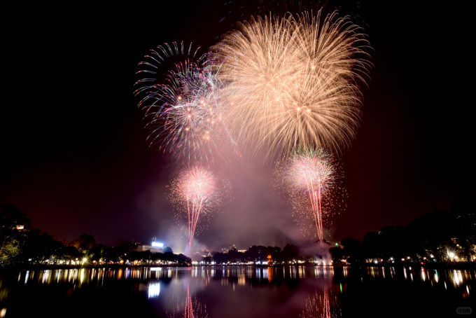 Hanoi-Hanoi, will set off five fireworks shows on New Year's Eve to welcome the new year 2025