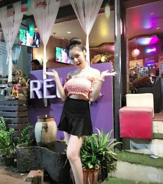 Pattaya-Relax bistro and bar, Thai escort restaurant in Pattaya, where beautiful and sexy girls will dine with you