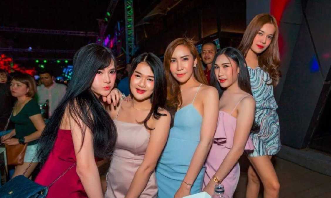 Pattaya-Nightlife in Thailand's red light district, what time do the girls usually leave for a long time?