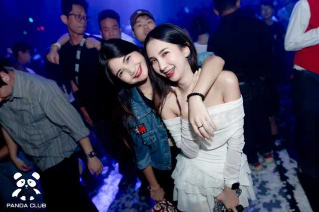 Pattaya-Pattaya nightlife time guide, how to find girls for dates in red light district bars and nightclubs