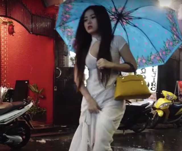 Ho Chi Minh-Ho Chi Minh Ao Dai dress massage highlights the tenderness and beauty of Vietnamese women