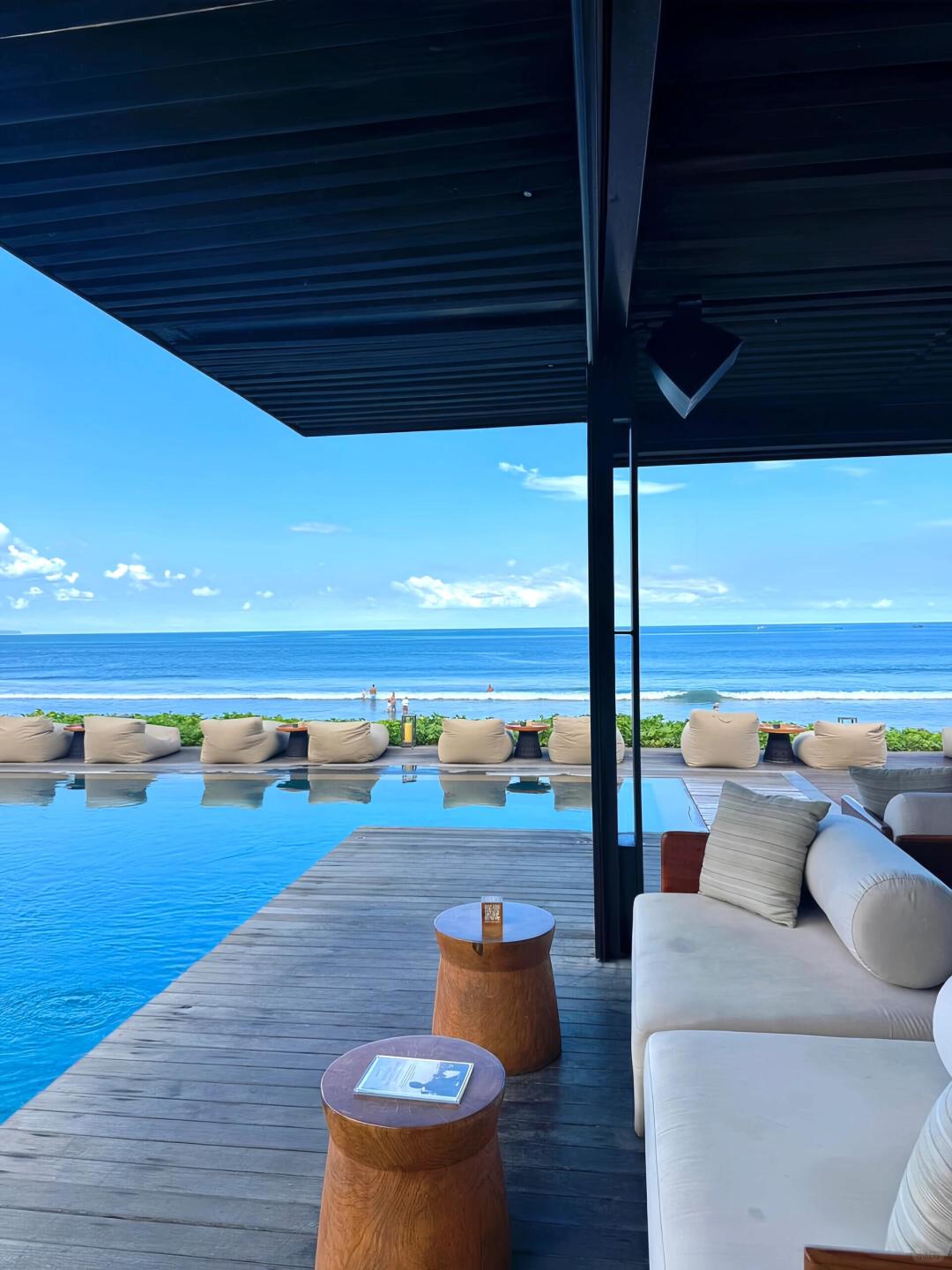 Bali-Alila Seminyak Bali, 3 infinity pools and a 24-hour spa, the ultimate holiday happiness