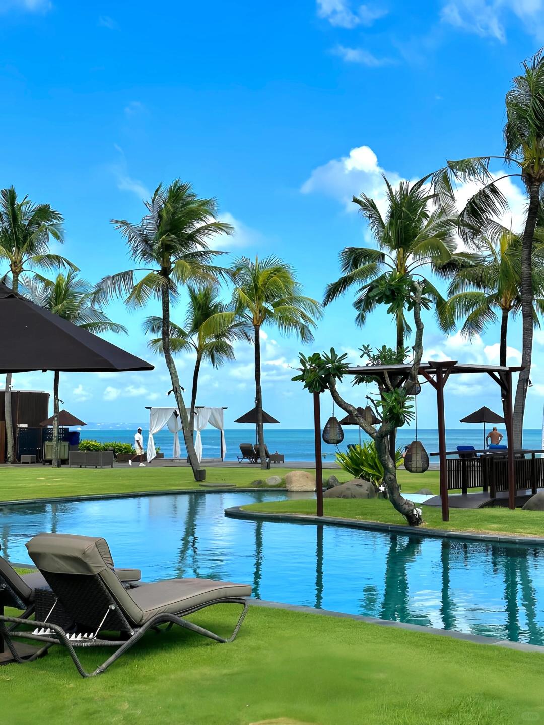 Bali-Alila Seminyak Bali, 3 infinity pools and a 24-hour spa, the ultimate holiday happiness