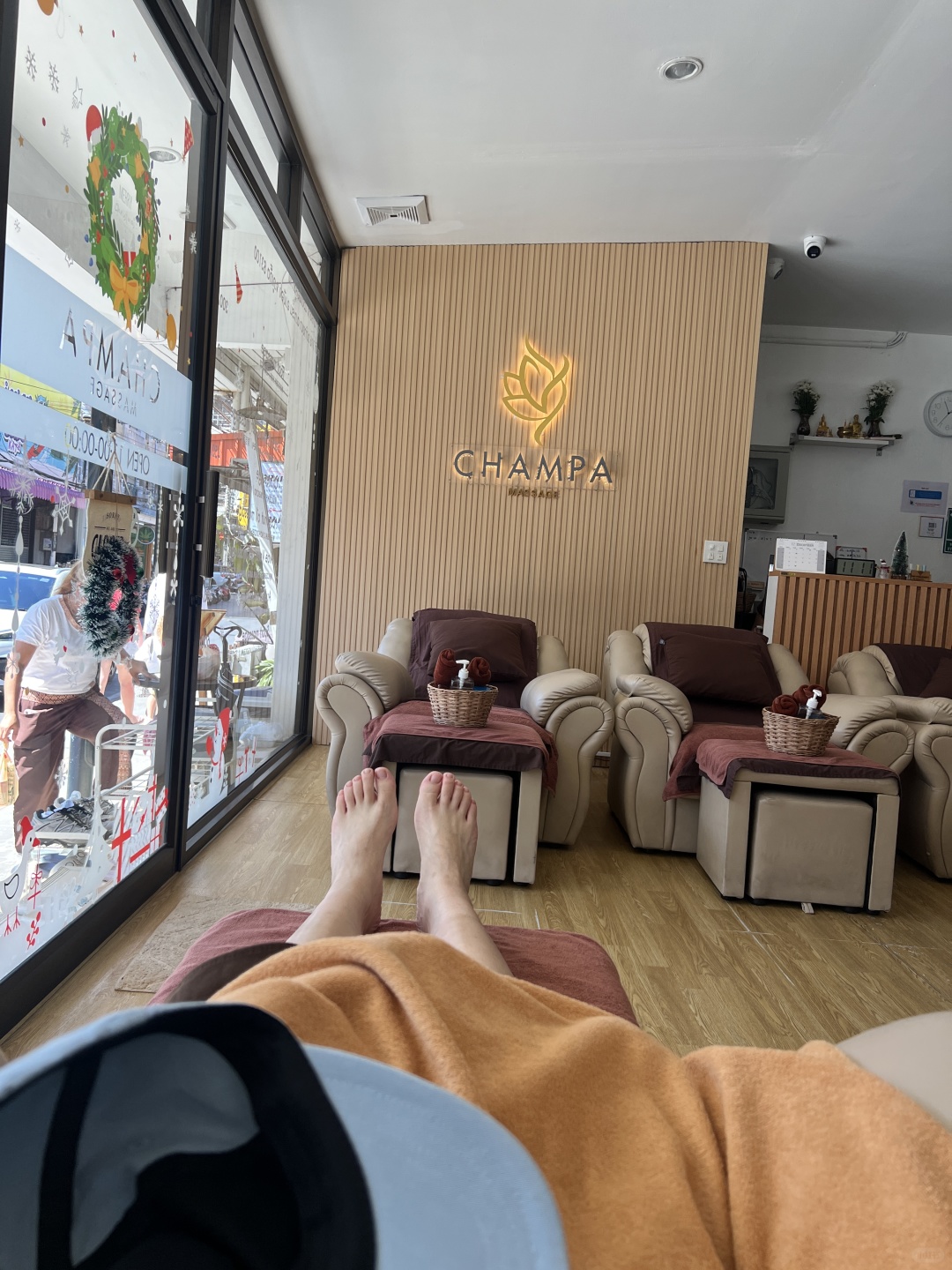 Phuket-CHAMPA Massage Center in Phuket, you can enjoy 1 hour of body relaxation for 300 baht