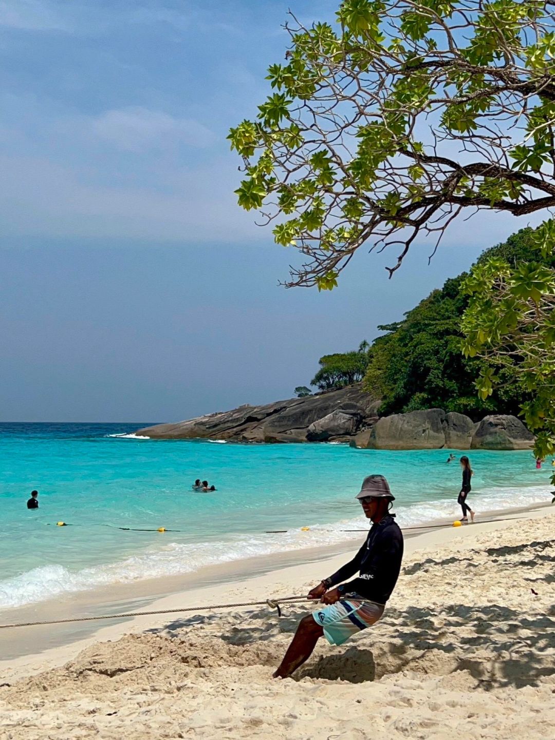 Phuket-Experience the relaxation of vacation in Phuket, glass-like transparent water and fish