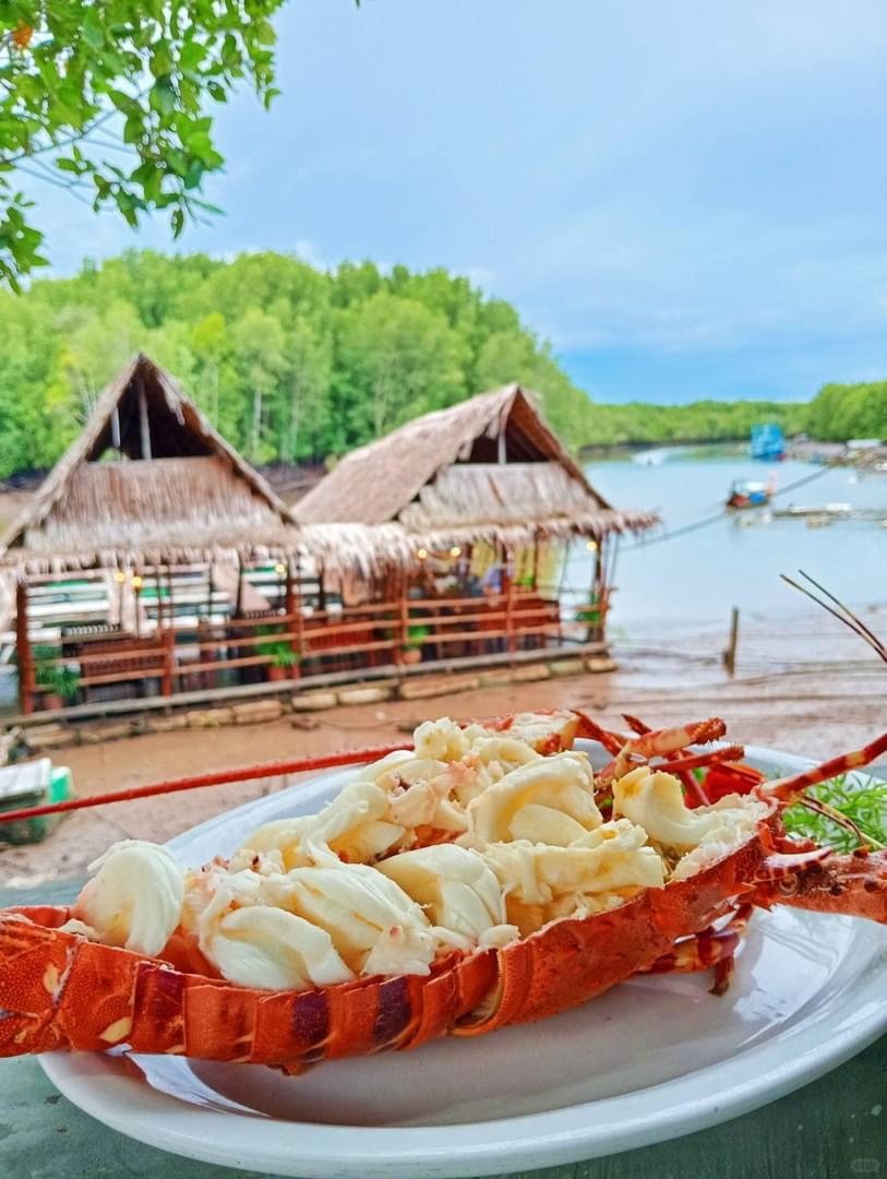 Krabi-Kanabnam view restaurant & fish farm in Krabi, floating seafood restaurant on the river