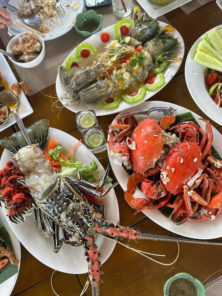 Krabi-Kanabnam view restaurant & fish farm in Krabi, floating seafood restaurant on the river