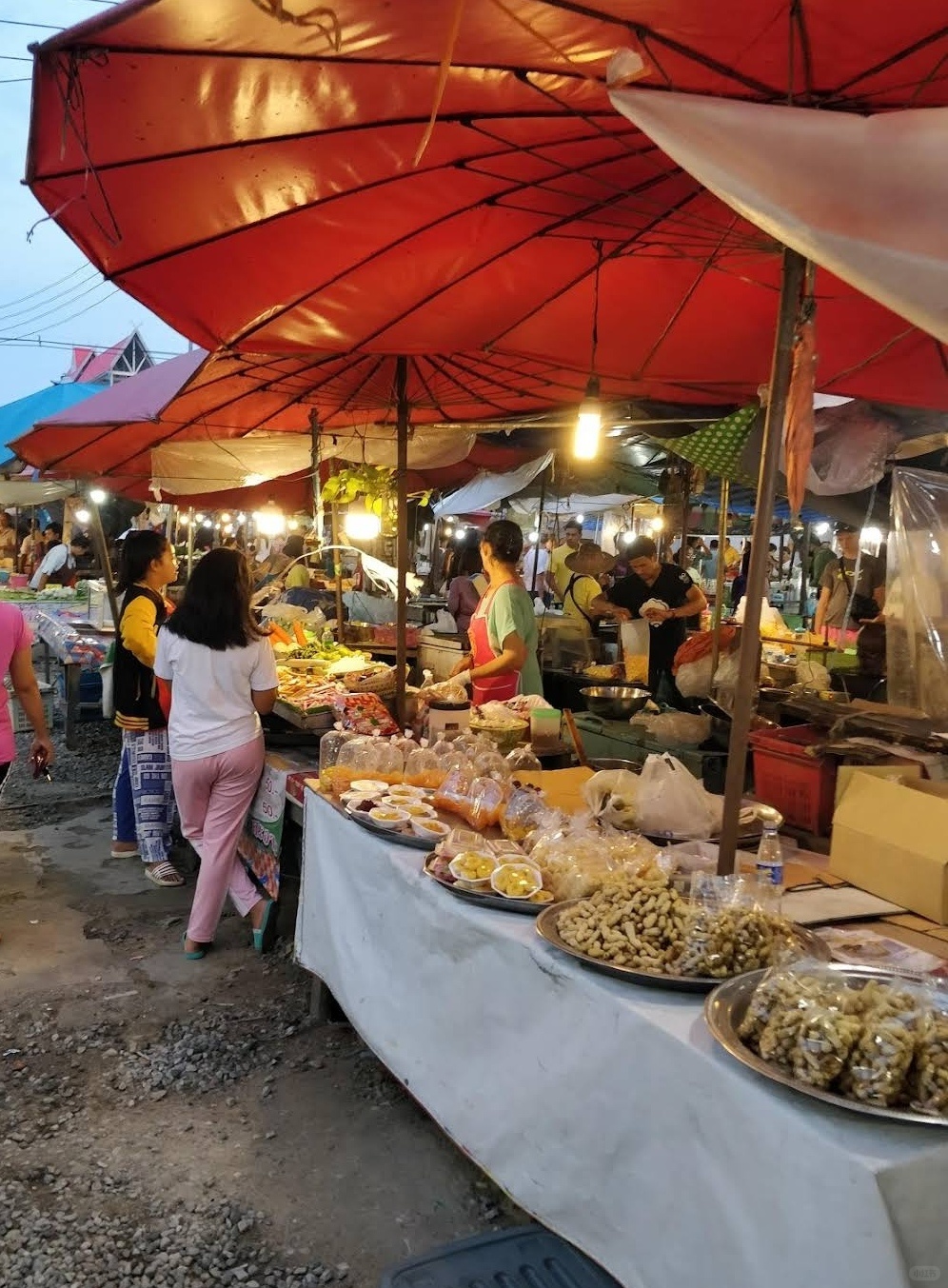 Hua Hin-Where is the most lively place in Hua Hin? Answer: The wet market and the night market