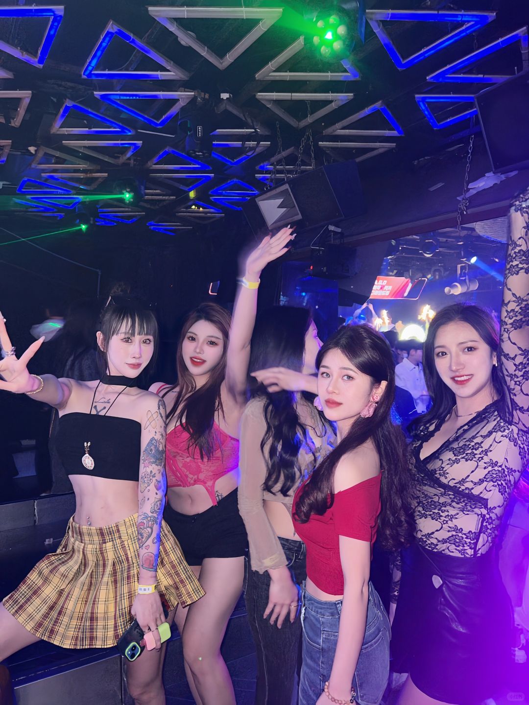 Seoul-Club Race in Gangnam, Seou. Drinking and dancing are the only joys for beautiful girls