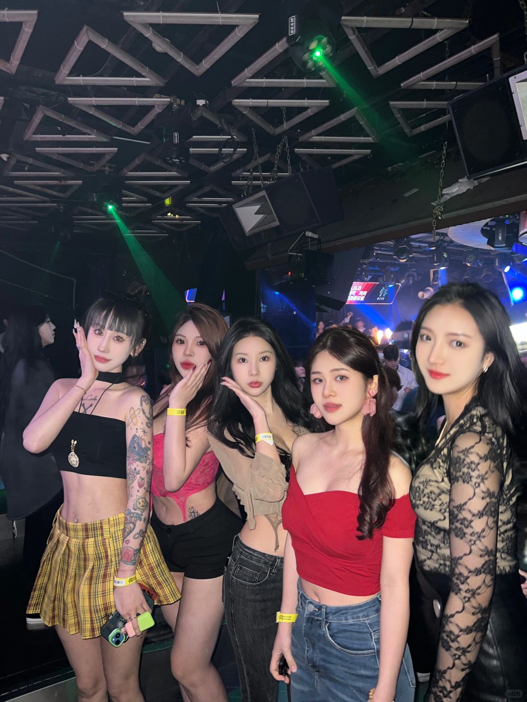 Seoul-Club Race in Gangnam, Seou. Drinking and dancing are the only joys for beautiful girls