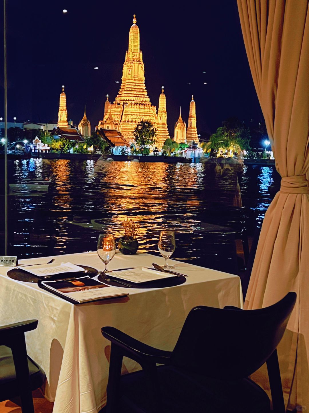 Bangkok-Sala Rattanakosin Eatery and Bar with a view of Wat Arun on the Chao Phraya River