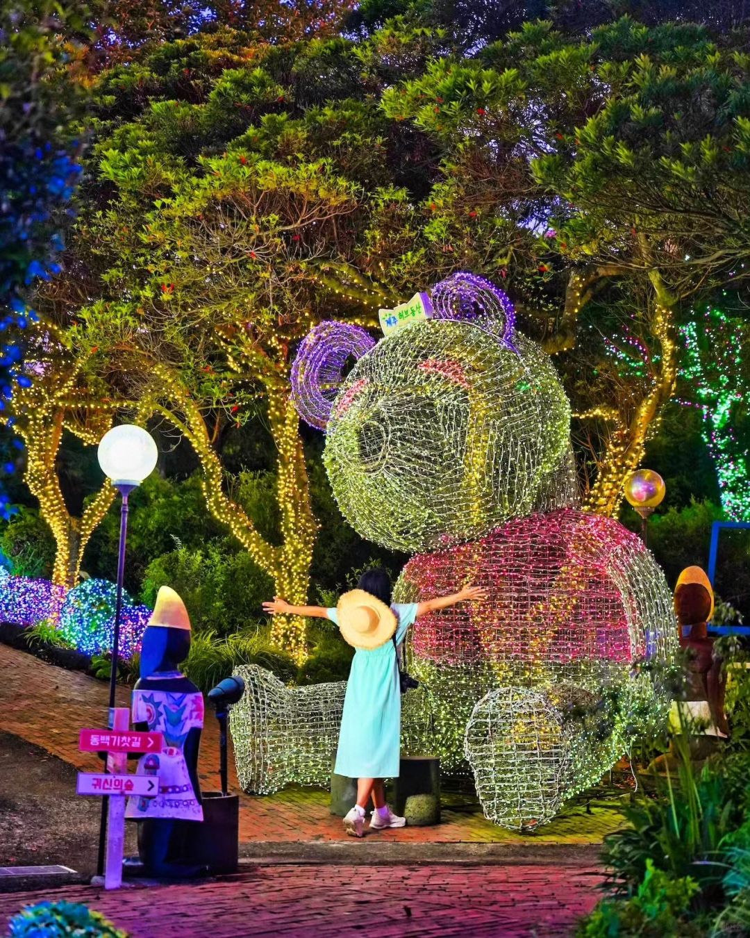 Busan/Jeju-Jeju Island Hub Park, ?cool breeze at night, shuttle through the herb garden