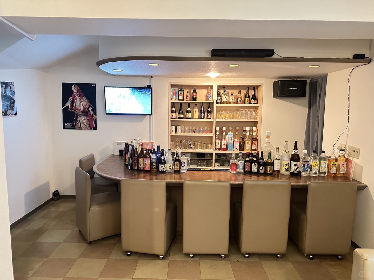 Okinawa-Cocco Bar, a hidden bar in Naha, Okinawa, serving cocktails, awamori and whiskey