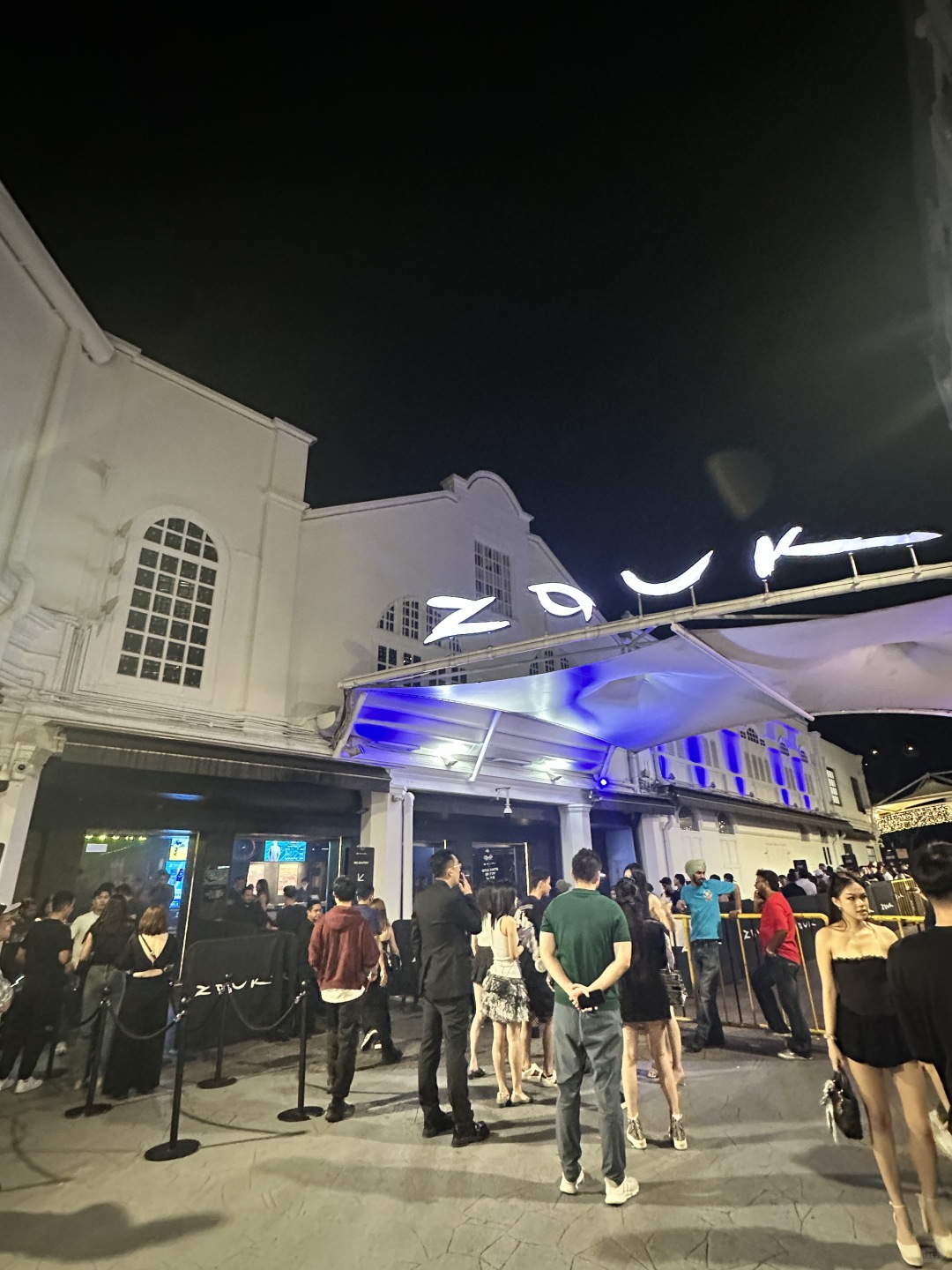 Singapore-Zouk Bar at Clarke Quay, Singapore, Night of carnival, great atmosphere and beautiful girls