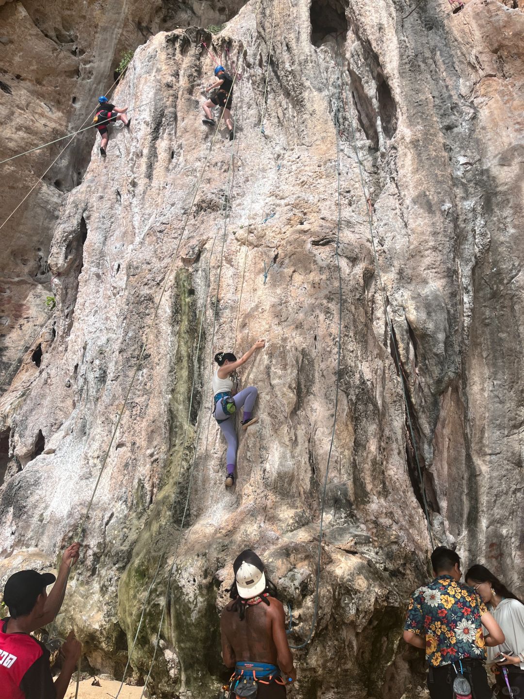 Krabi-The special thing about the trip to Krabi is that a world-famous rock climbing destination