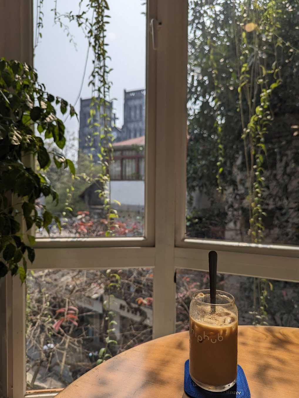 Hanoi-10 must-visit cafes in Hanoi with great atmosphere, Wifi, and sockets for remote workers to take notes quickly!