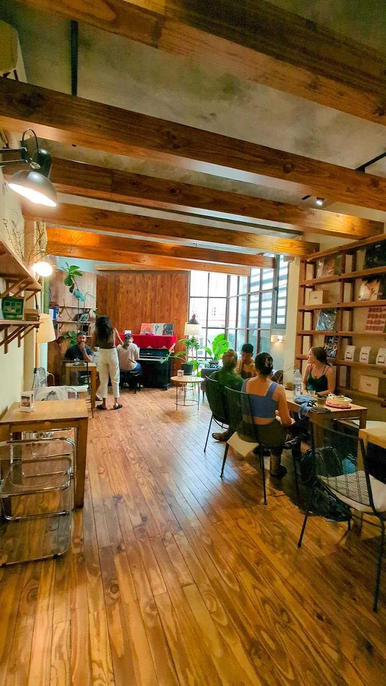 Hanoi-10 must-visit cafes in Hanoi with great atmosphere, Wifi, and sockets for remote workers to take notes quickly!