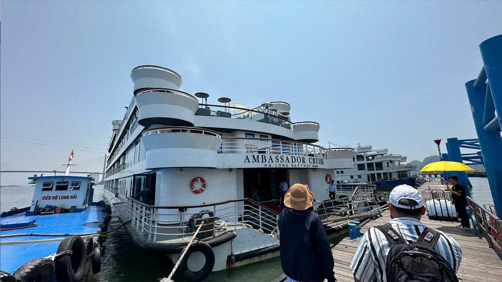 Hanoi-Free travel in Halong Bay, choose this luxury five-star cruise, a pleasant sea trip