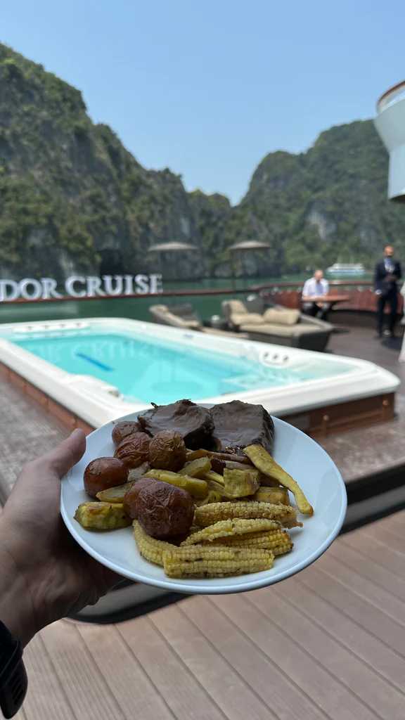 Hanoi-Free travel in Halong Bay, choose this luxury five-star cruise, a pleasant sea trip