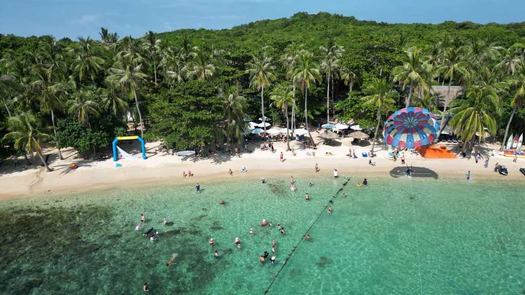 Ho Chi Minh-How to island hop in Phu Quoc, Vietnam! Snorkeling, underwater walking, and all-you-can-eat seafood!