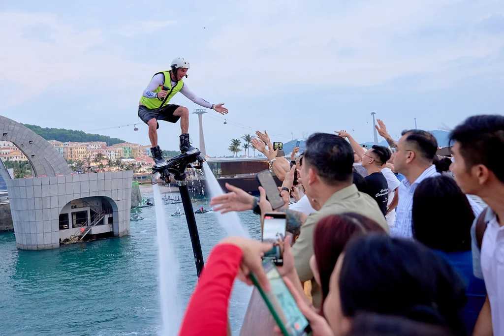 Ho Chi Minh-Phu Quoc Island Free Travel Guide｜Sun, beach, bikini, wonderful performances and large stage show