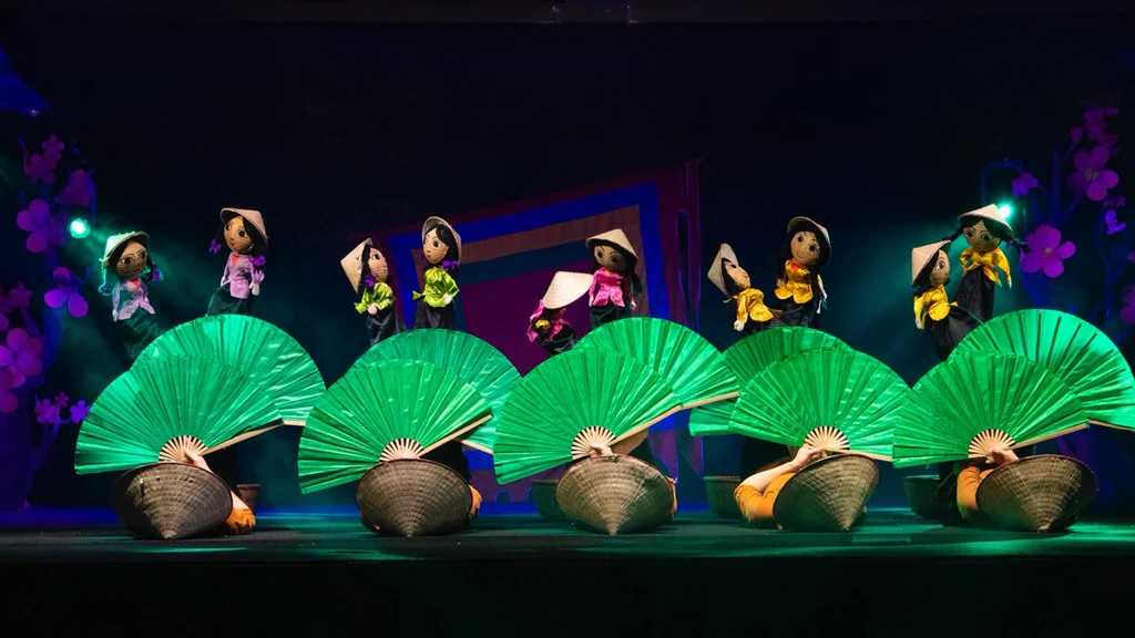 Ho Chi Minh-Phu Quoc Island Free Travel Guide｜Sun, beach, bikini, wonderful performances and large stage show