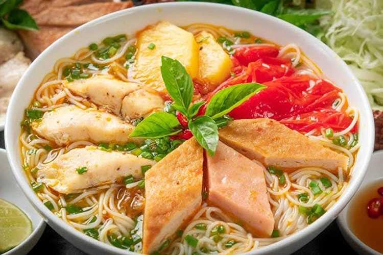 Ho Chi Minh-Top 10 must-eat food guides for Danang travel, delicious local street snacks in Vietnam