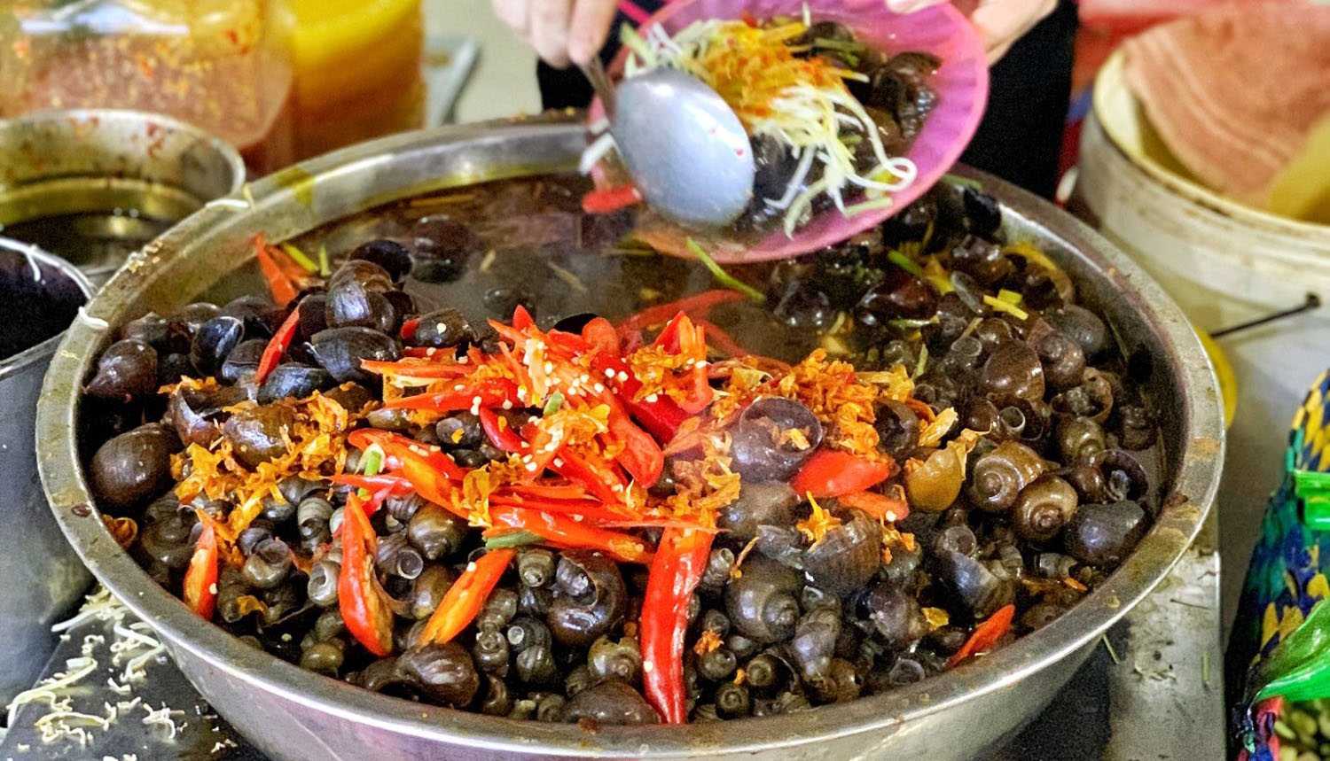 Ho Chi Minh-Top 10 must-eat food guides for Danang travel, delicious local street snacks in Vietnam