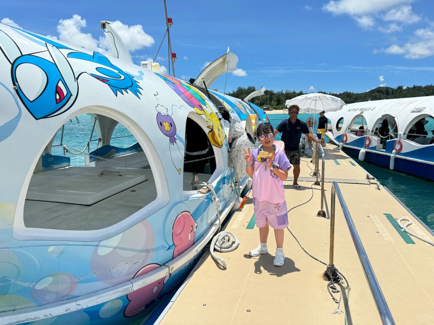 Okinawa-Okinawa Marine Park, where you can watch fish on Pikachu glass boat, the scenery is beautiful