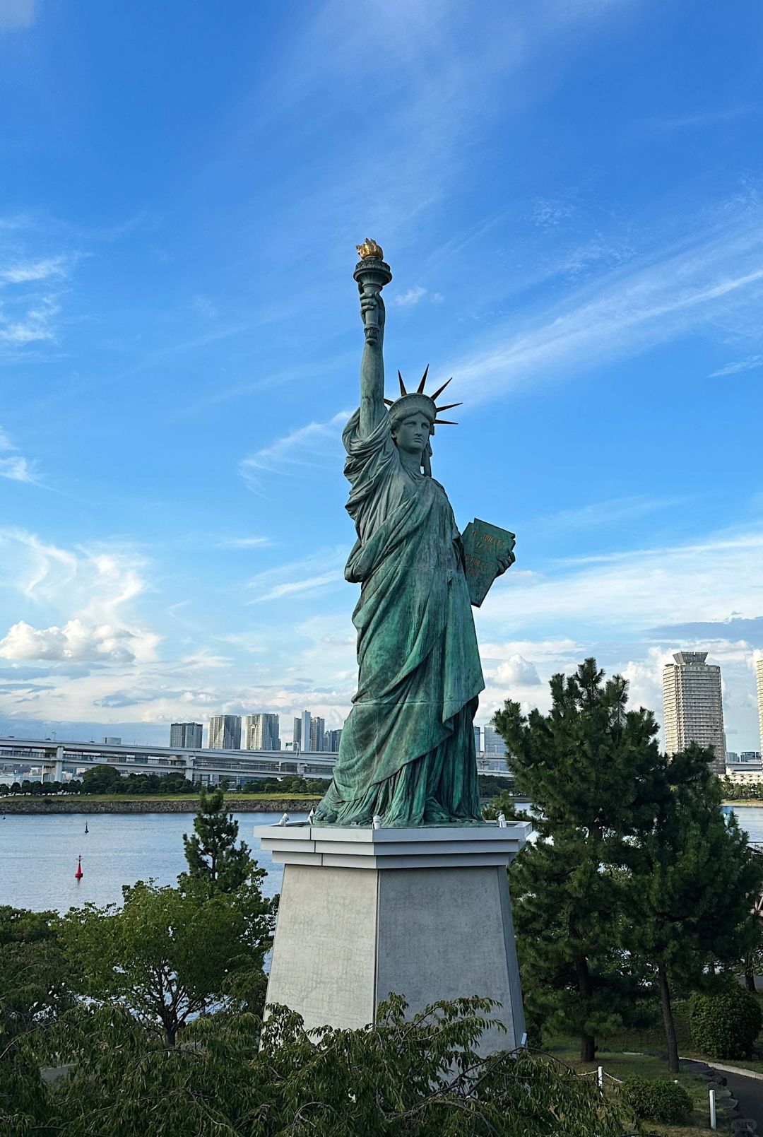 Tokyo-Tokyo Odaiba Seaside Park blows the wind of freedom, the world's third Statue of Liberty