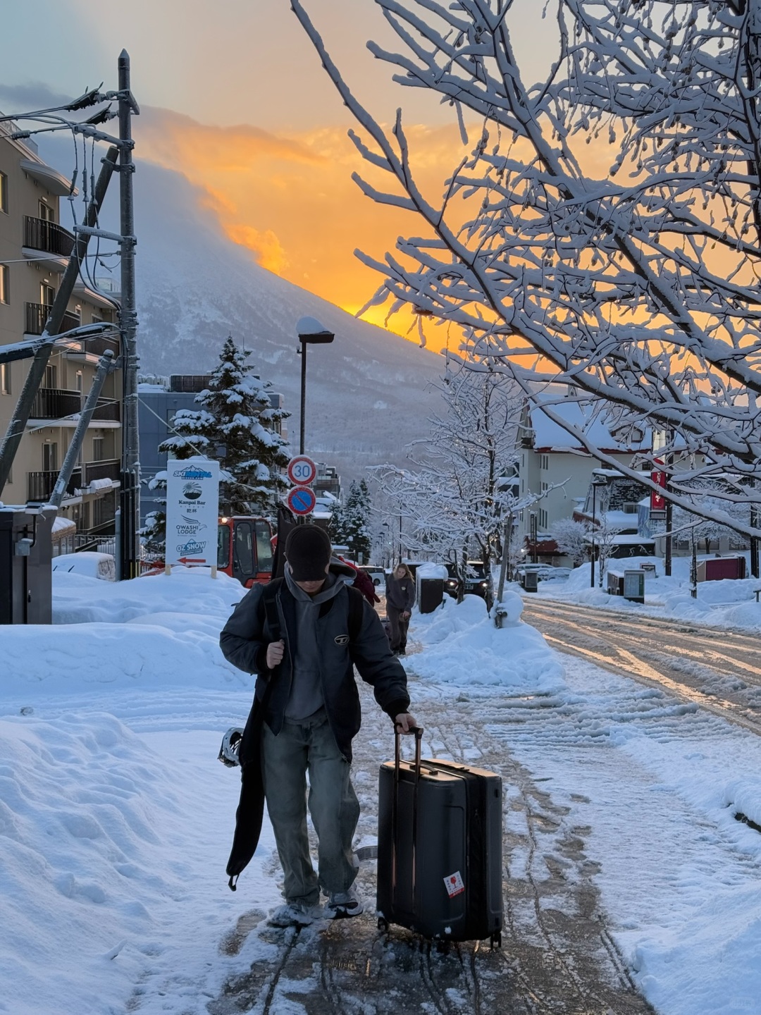 Sapporo/Hokkaido-Hokkaido Niseko ski price list, including tickets, meals, skis, hotel accommodation, bus