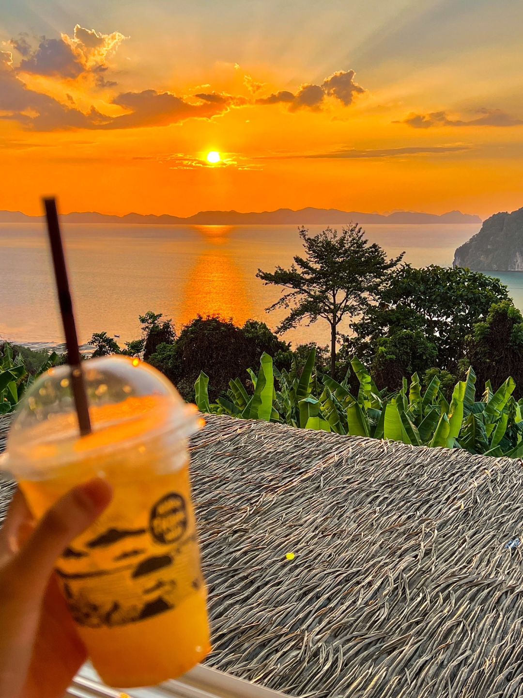 Krabi-Khaothong Hill, Krabi karst sea view cliff cafe and restaurant, dining with a romantic view