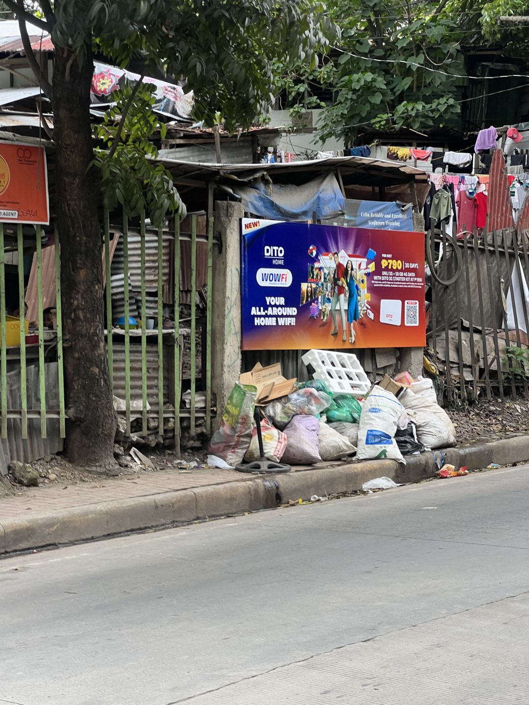 Cebu-My impression of Cebu: beautiful scenery, modern cities, chaotic and dirty slums