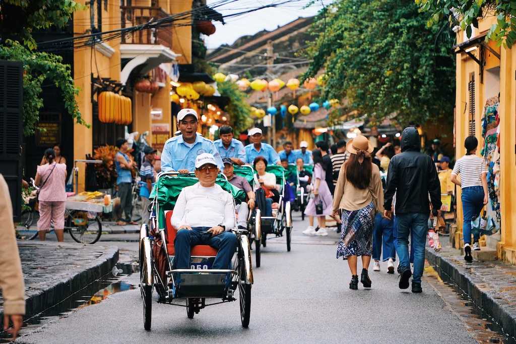 Ho Chi Minh-The Top 10 big college of the month Anxilian city,said Wang Wu,a director of Anxiliang Bank