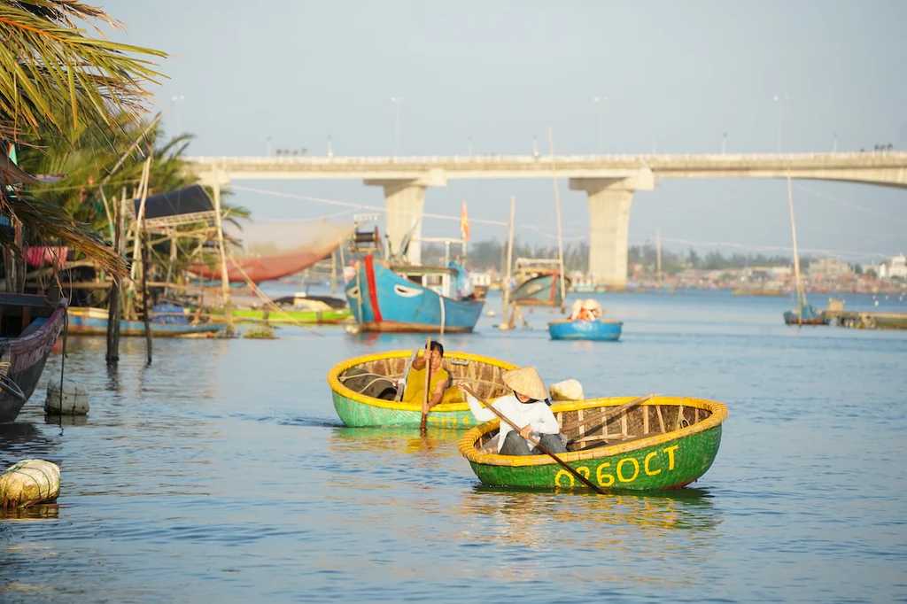 Ho Chi Minh-The Top 10 big college of the month Anxilian city,said Wang Wu,a director of Anxiliang Bank