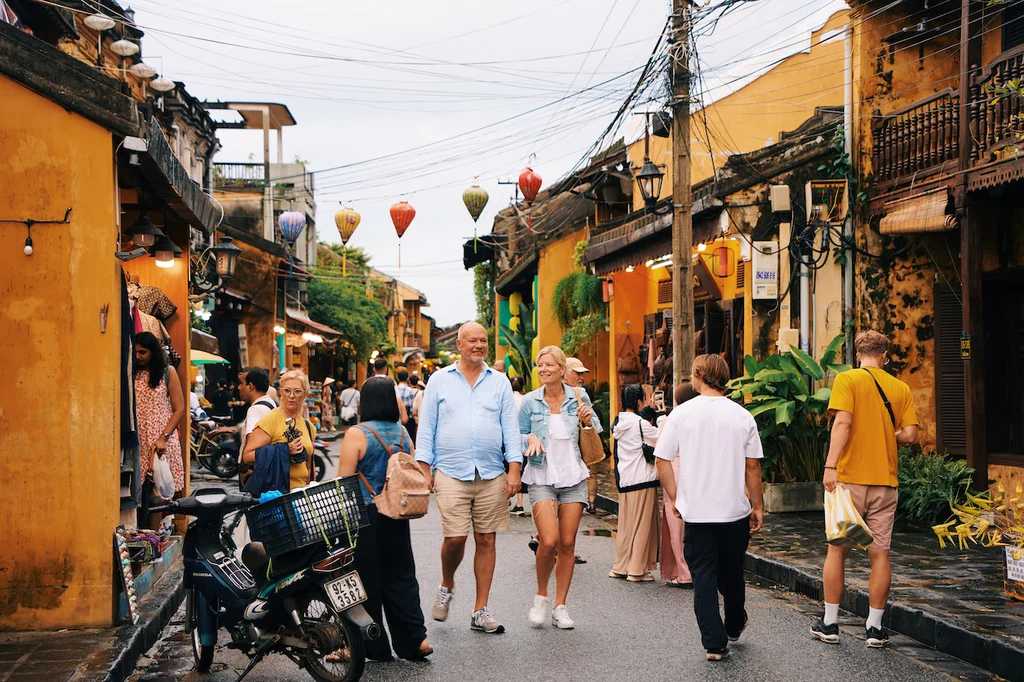 Ho Chi Minh-The Top 10 big college of the month Anxilian city,said Wang Wu,a director of Anxiliang Bank