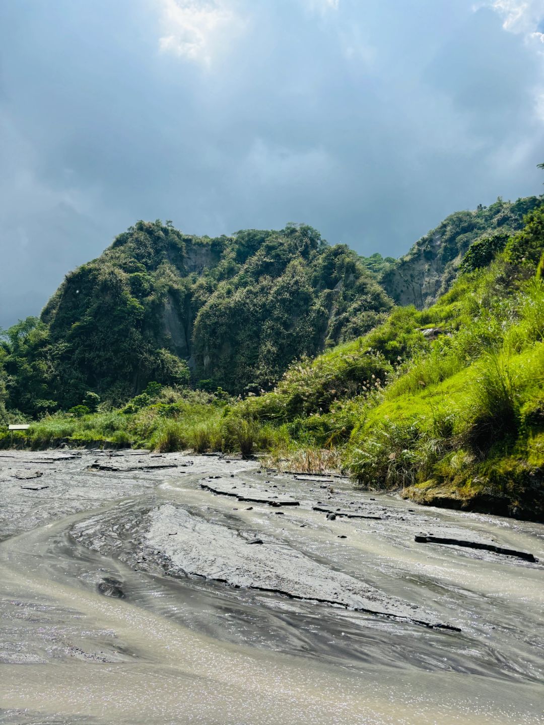 Clark/Angel City-Experience the natural volcanic ash facial mud spa at Puning Hot Spring next to Mount Pinatubo