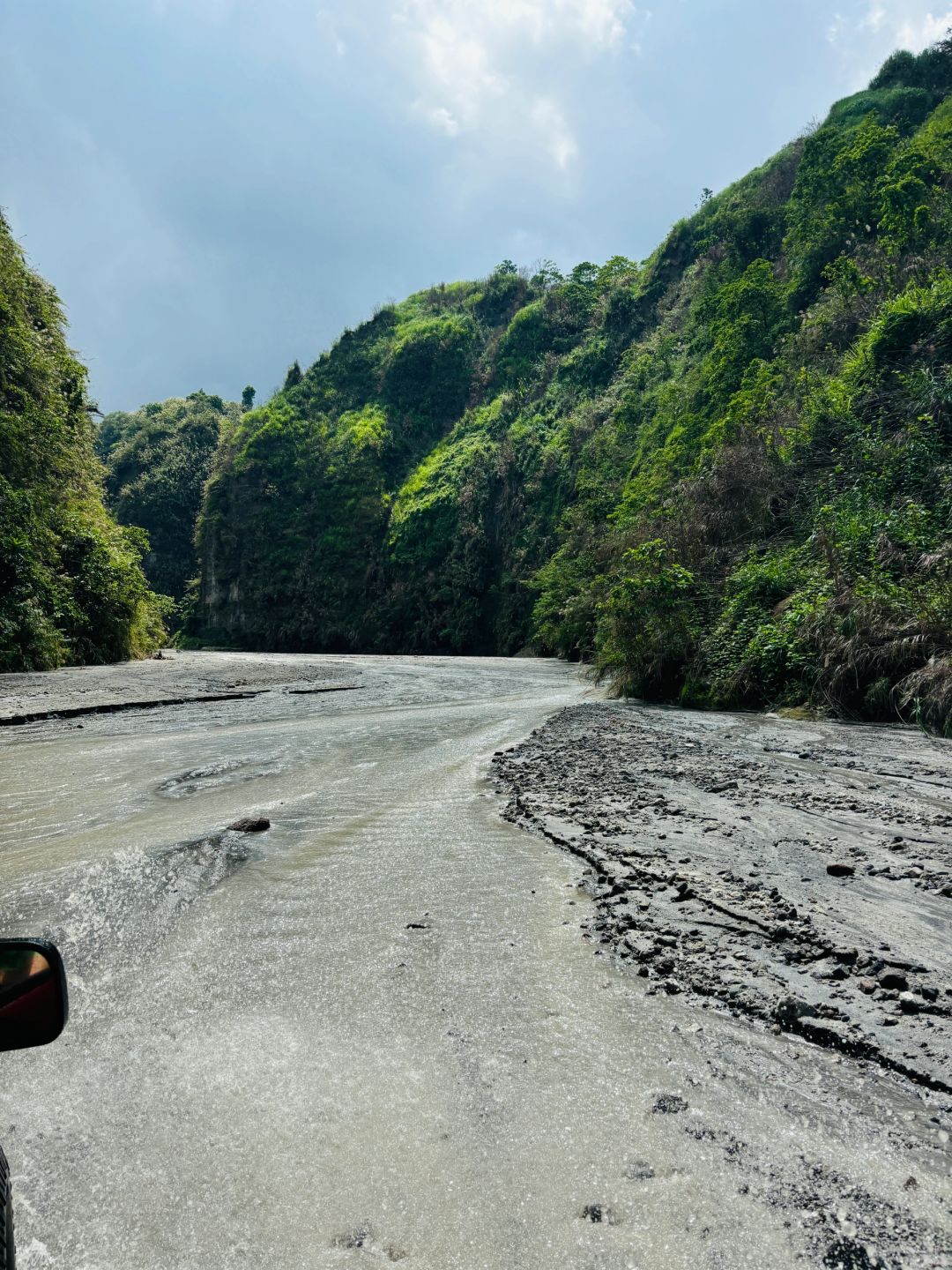 Clark/Angel City-Experience the natural volcanic ash facial mud spa at Puning Hot Spring next to Mount Pinatubo