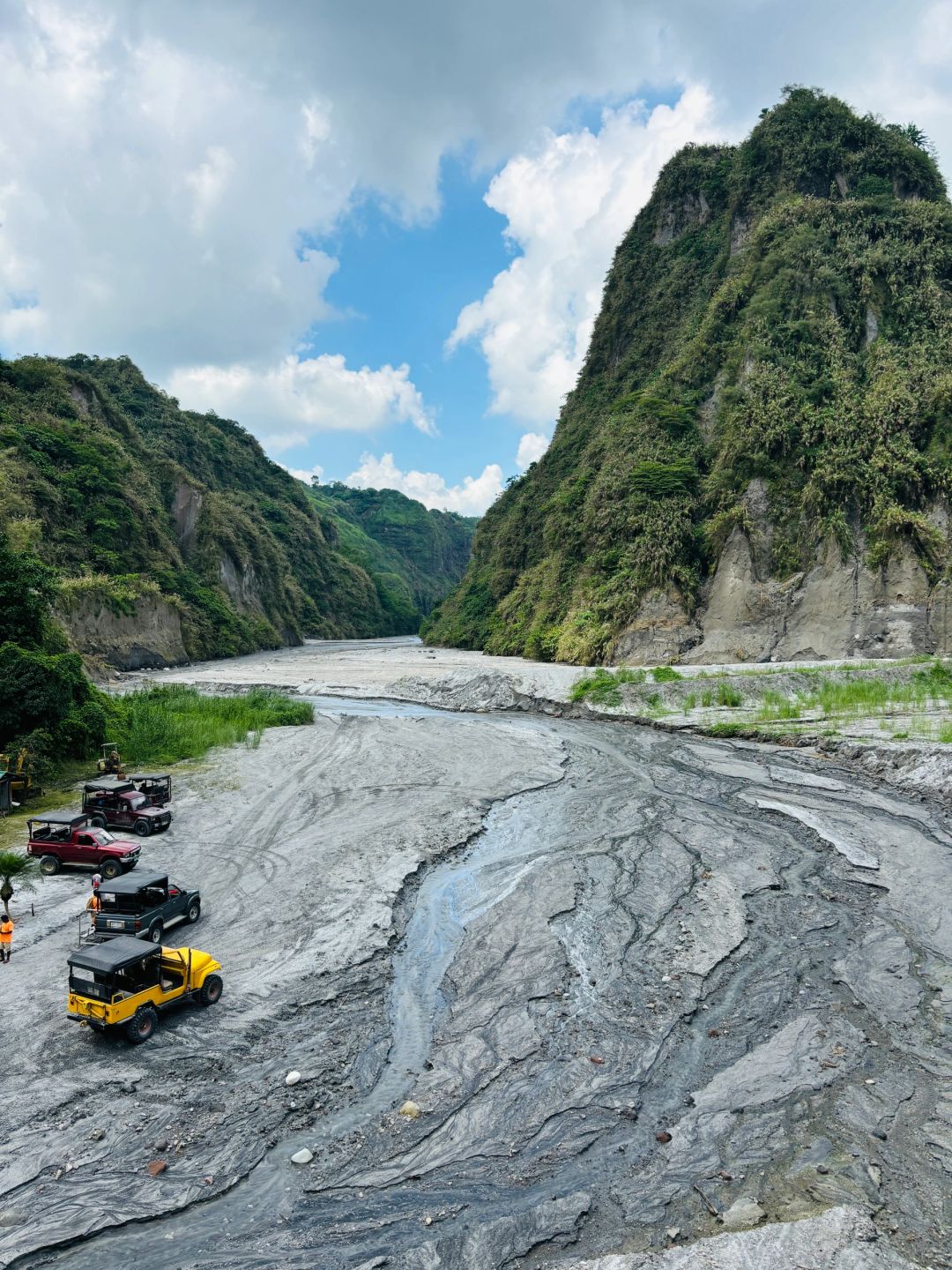 Clark/Angel City-Experience the natural volcanic ash facial mud spa at Puning Hot Spring next to Mount Pinatubo