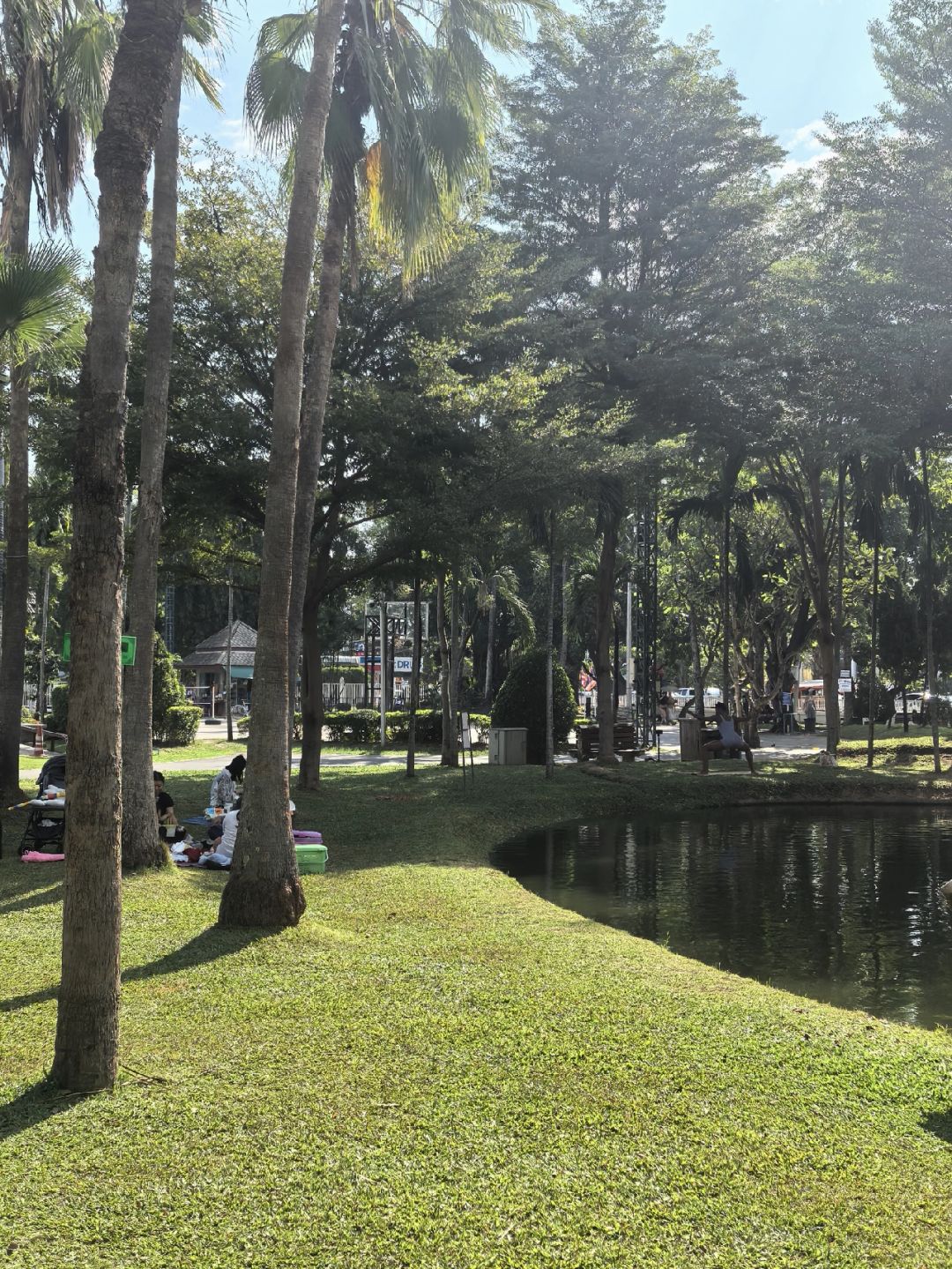 Chiang Mai-Chiang Mai Park, feel the coolness of Thailand's summer and the rainbow formed by the fountain