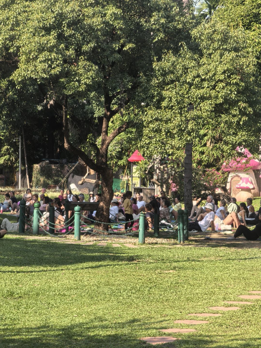 Chiang Mai-Chiang Mai Park, feel the coolness of Thailand's summer and the rainbow formed by the fountain