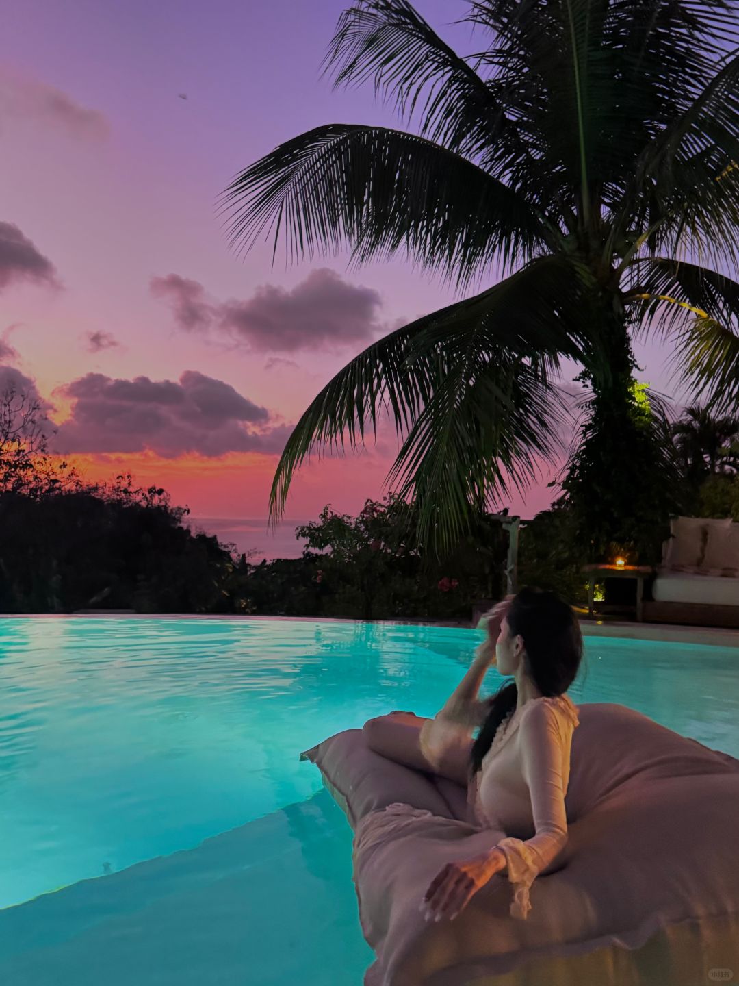 Bali-La Cabane Hotel, where you can enjoy the most beautiful pink and purple sky in Bali