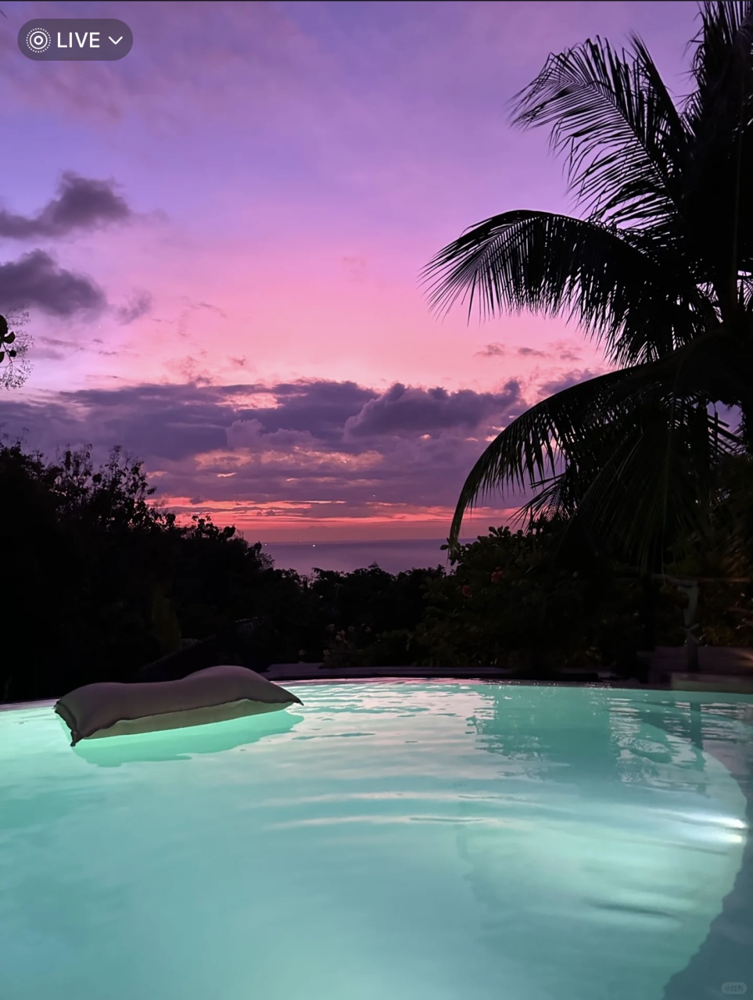 Bali-La Cabane Hotel, where you can enjoy the most beautiful pink and purple sky in Bali