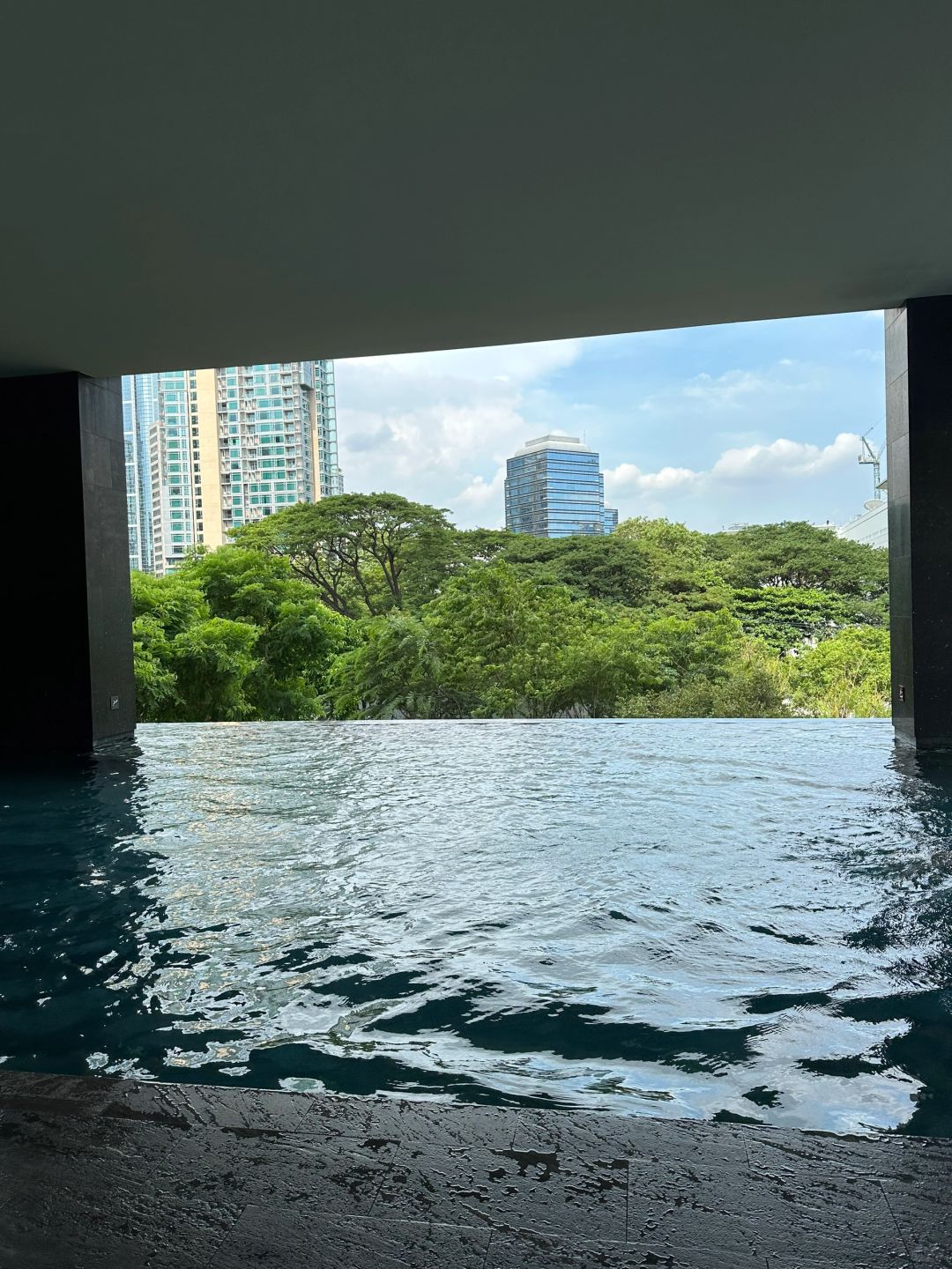 Bangkok-Kimpton Roseland Bangkok, the high floor has a good view and is very quiet at night