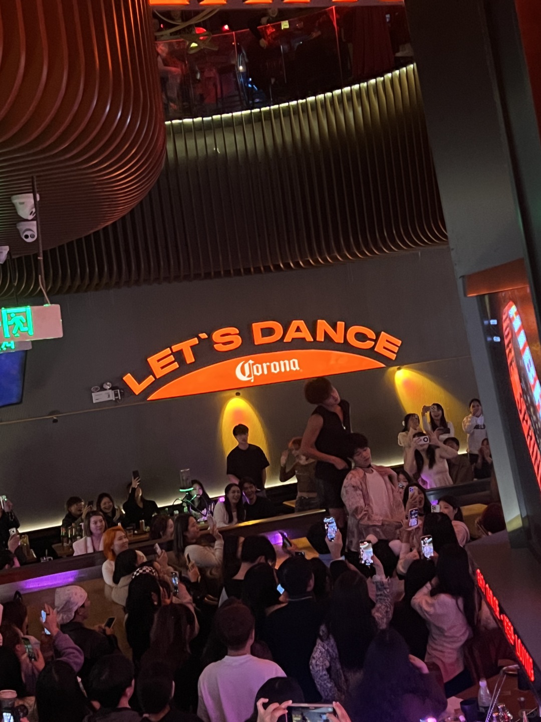 Changsha-Changsha Spring Bar, the dance is very good and the atmosphere is very lively!