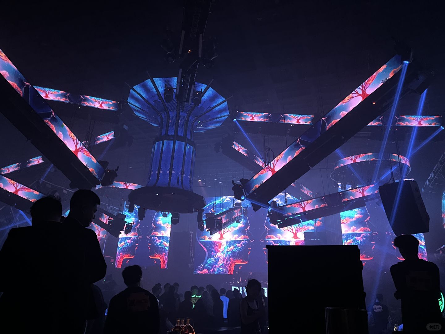 Shanghai/Hangzhou-Shanghai NICE Club, with super cool lighting design, makes you feel like you're in a dreamland!