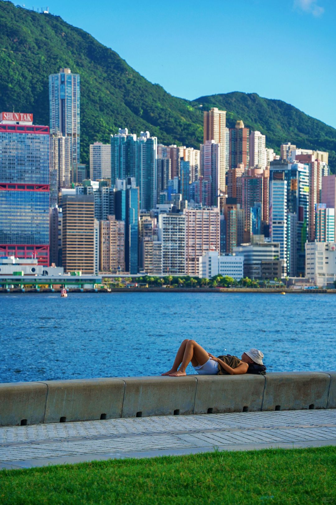 Hong kong-Before leaving Hong Kong，be sure to leave half a day for West Kowloon Waterfront Promenade!